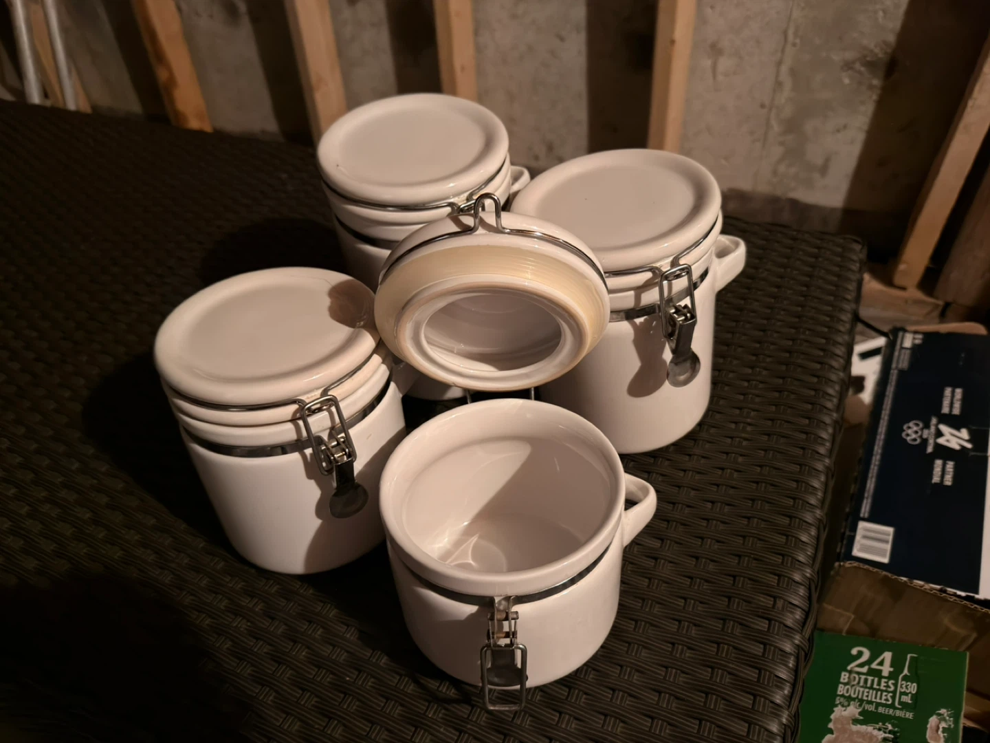 Set of 4 White Ceramic Containers - photo 2