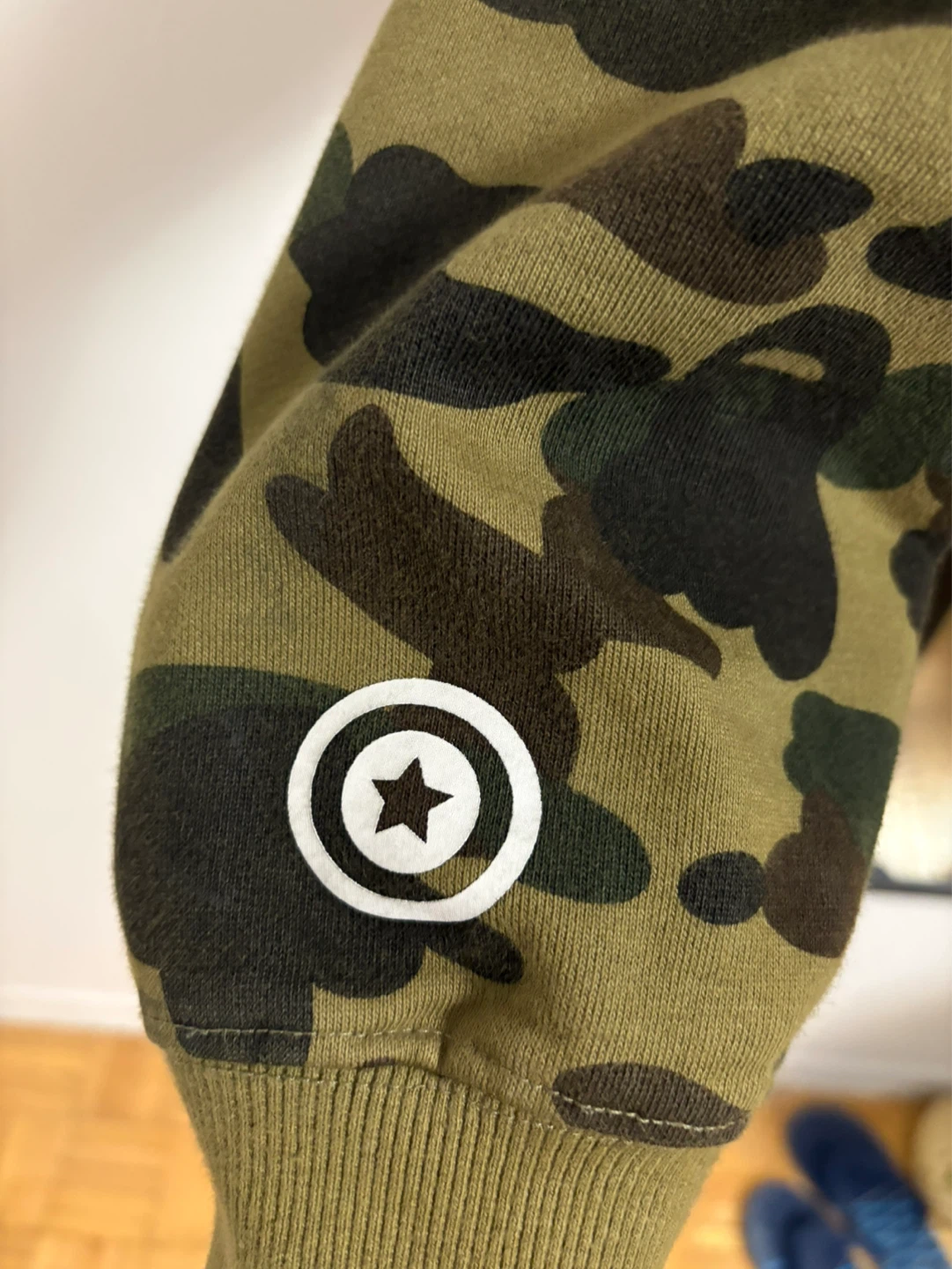Bape hoodie size L but fits M - photo 5