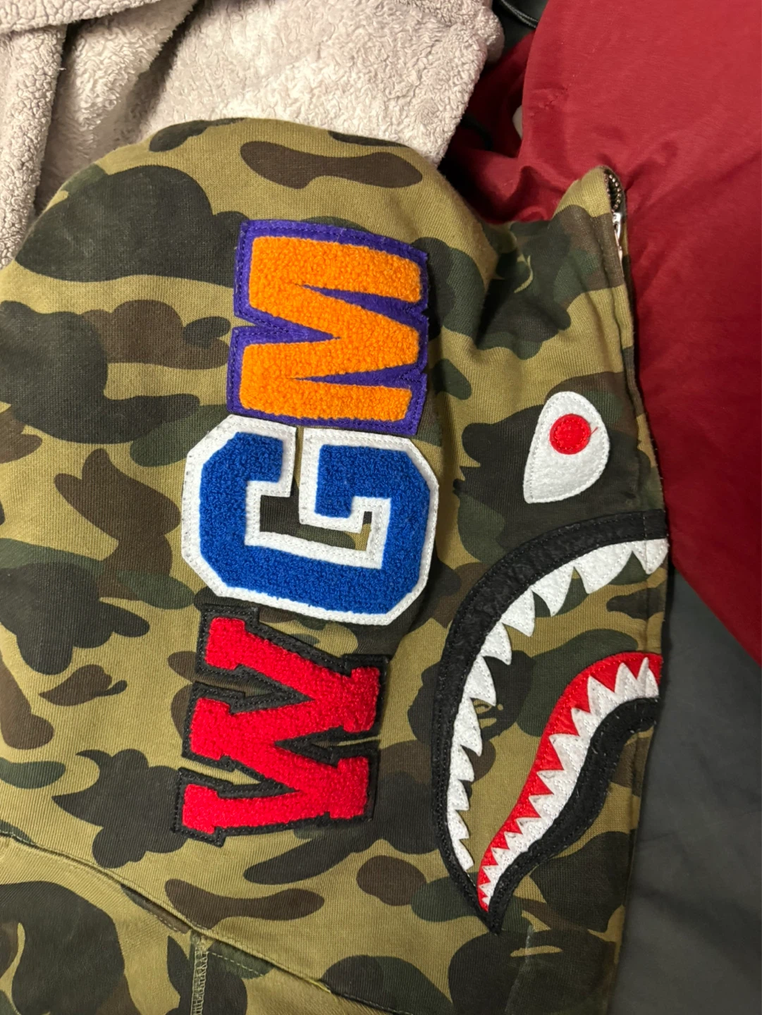 Bape hoodie size L but fits M - photo 4
