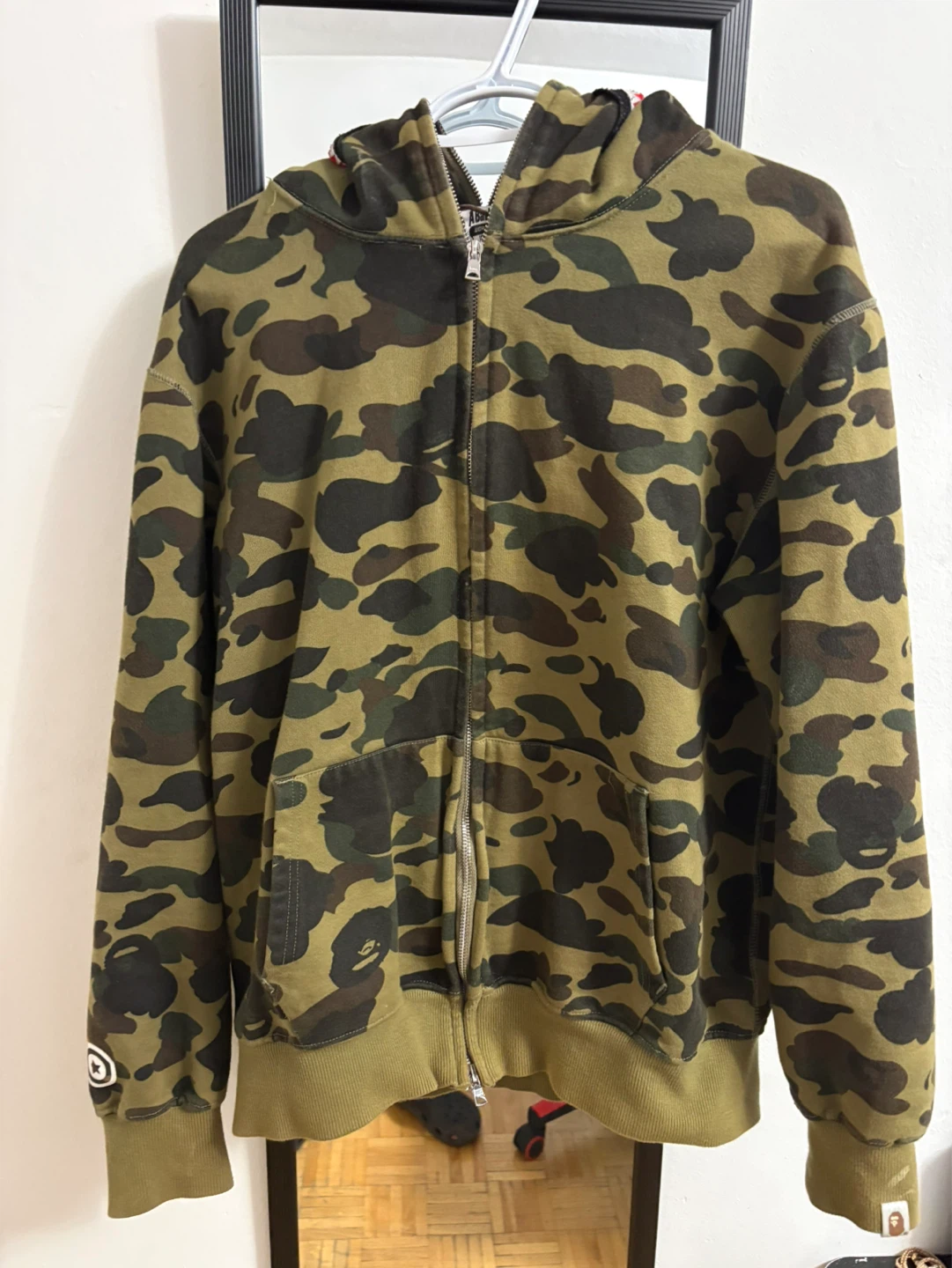 Bape hoodie size L but fits M - photo 2