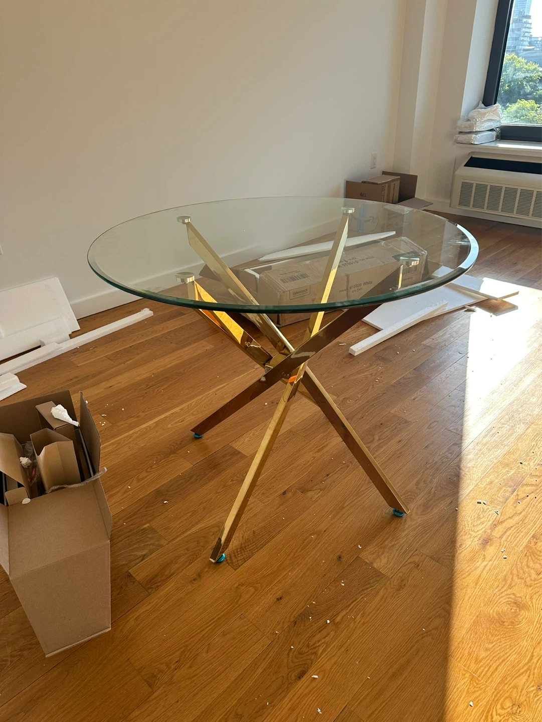 (BRAND NEW) Round 36'' Glass Top Gold Metal Base Dining Table