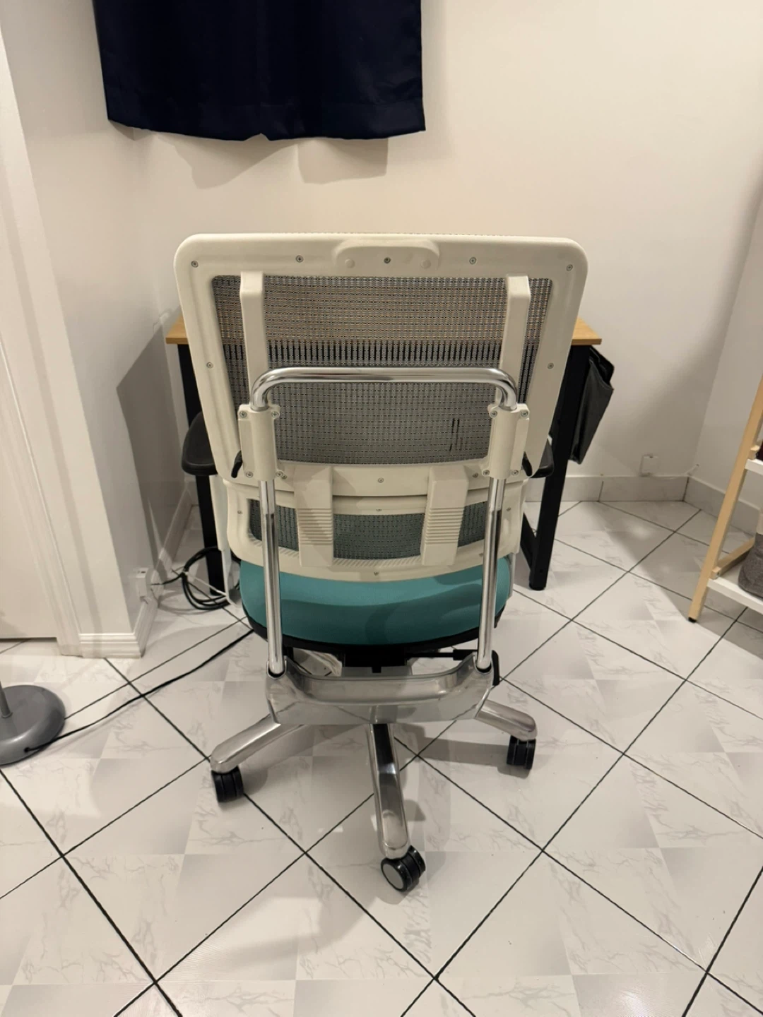 Ergonomic Office Chair - Mesh Back & Teal Seat - photo 3