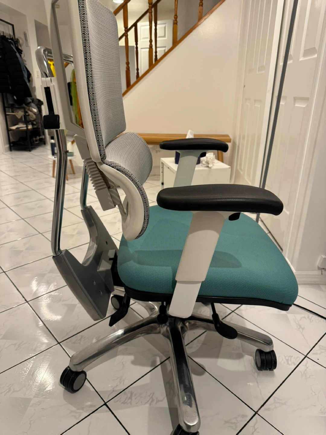 Ergonomic Office Chair - Mesh Back & Teal Seat - photo 5
