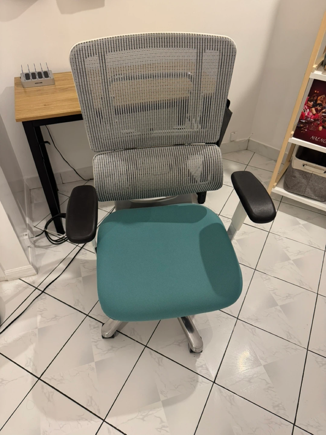 Ergonomic Office Chair - Mesh Back & Teal Seat