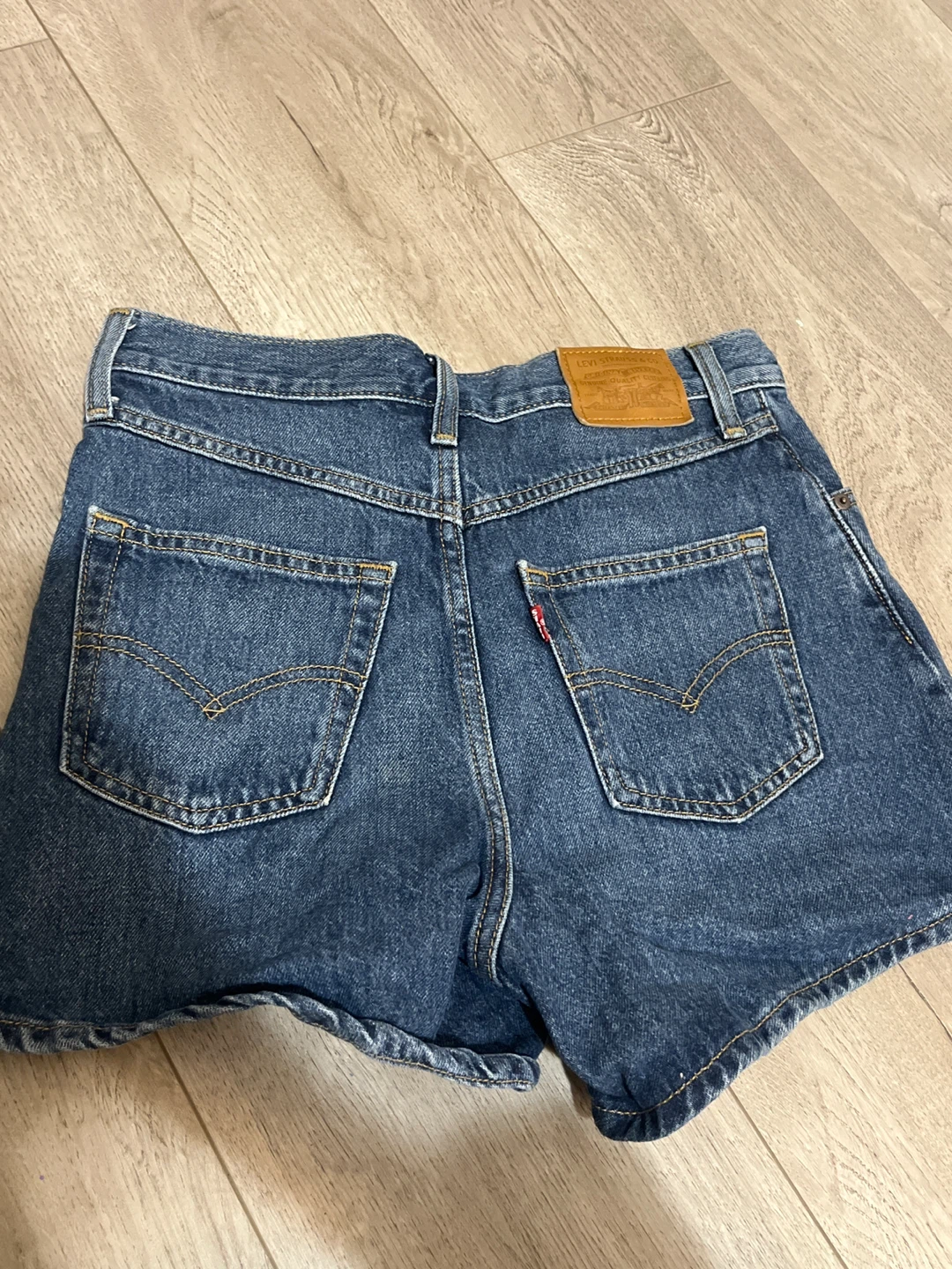 Levi's 80’s Mom shorts -Medium Wash - photo 2