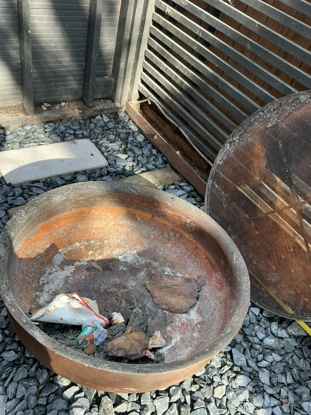 Round Metal Fire Pit with Lid