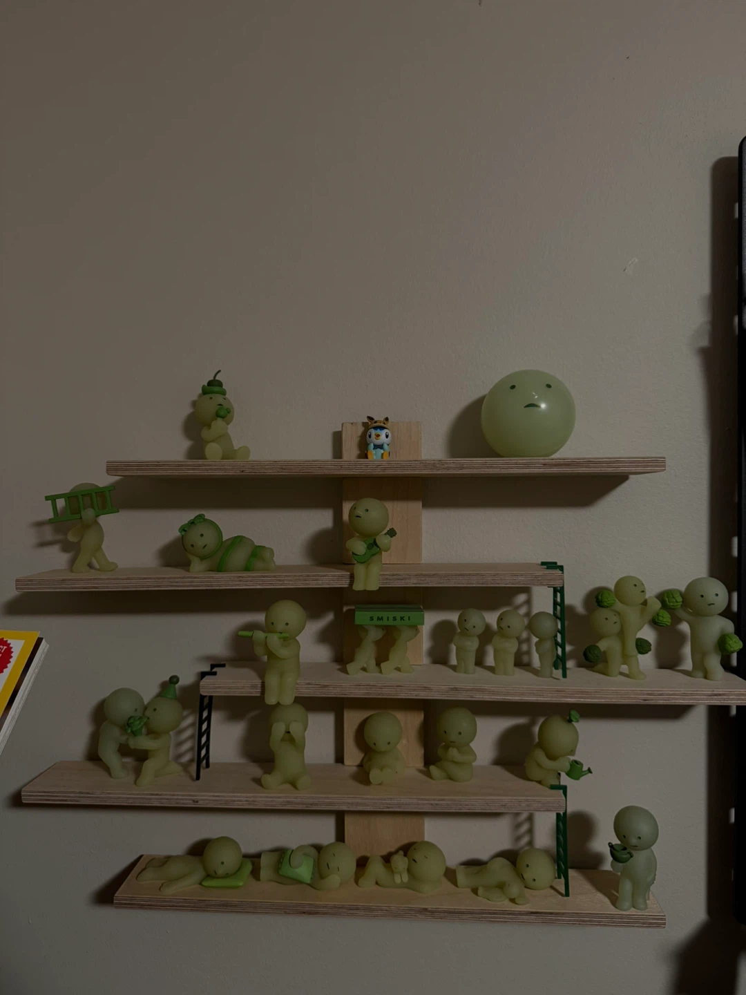 SMISKI Figurines Collection