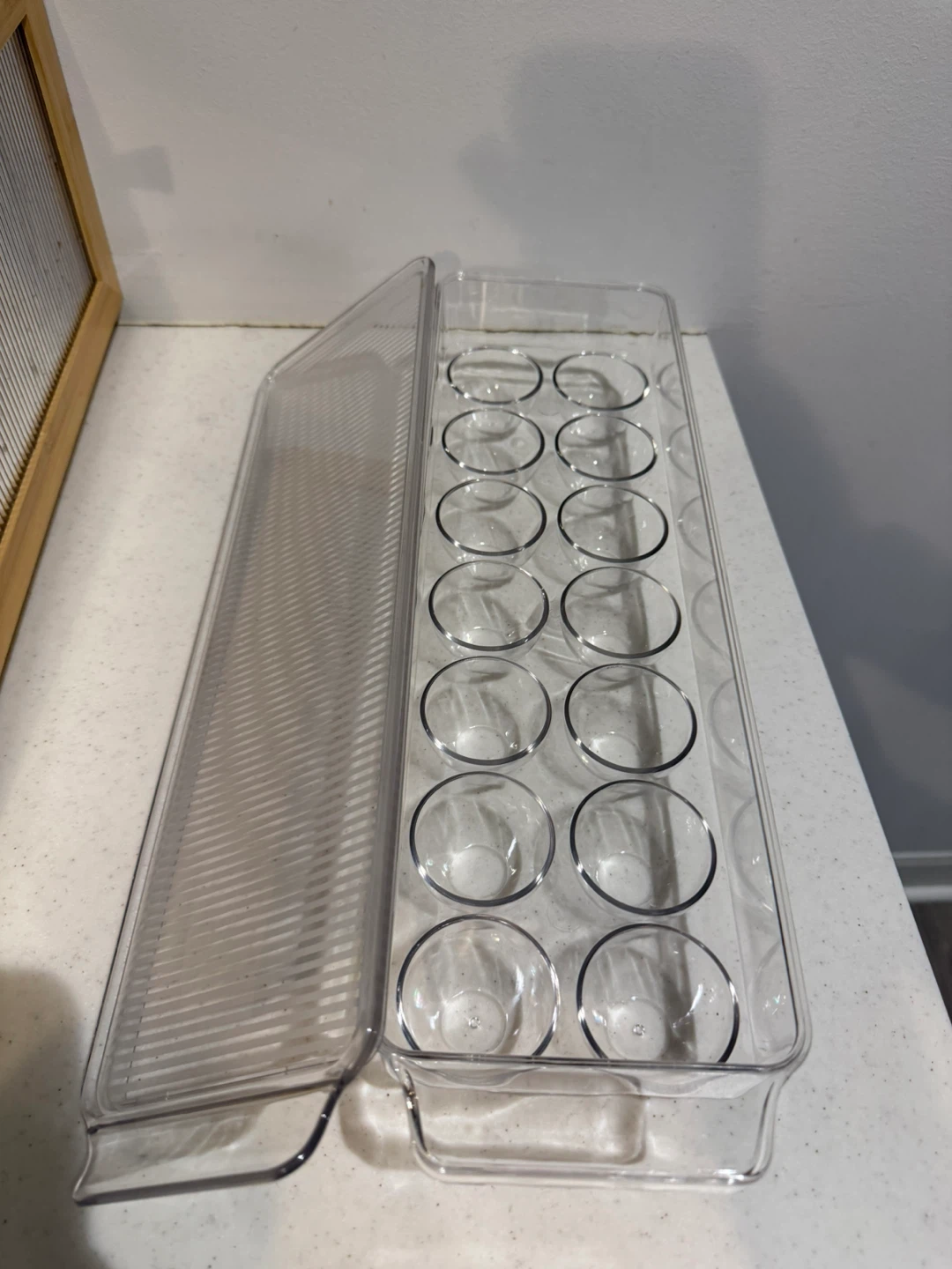 Clear Plastic Egg Holder with Lid - Holds 18 Eggs - photo 3