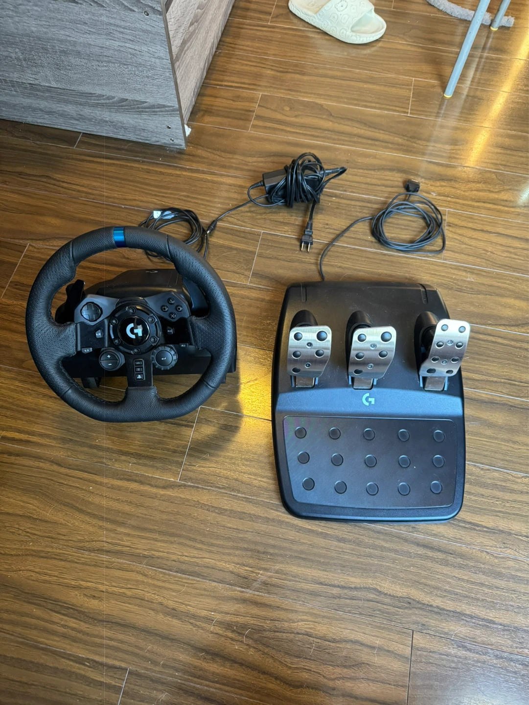 Logitech G923 Racing Wheel and Pedals