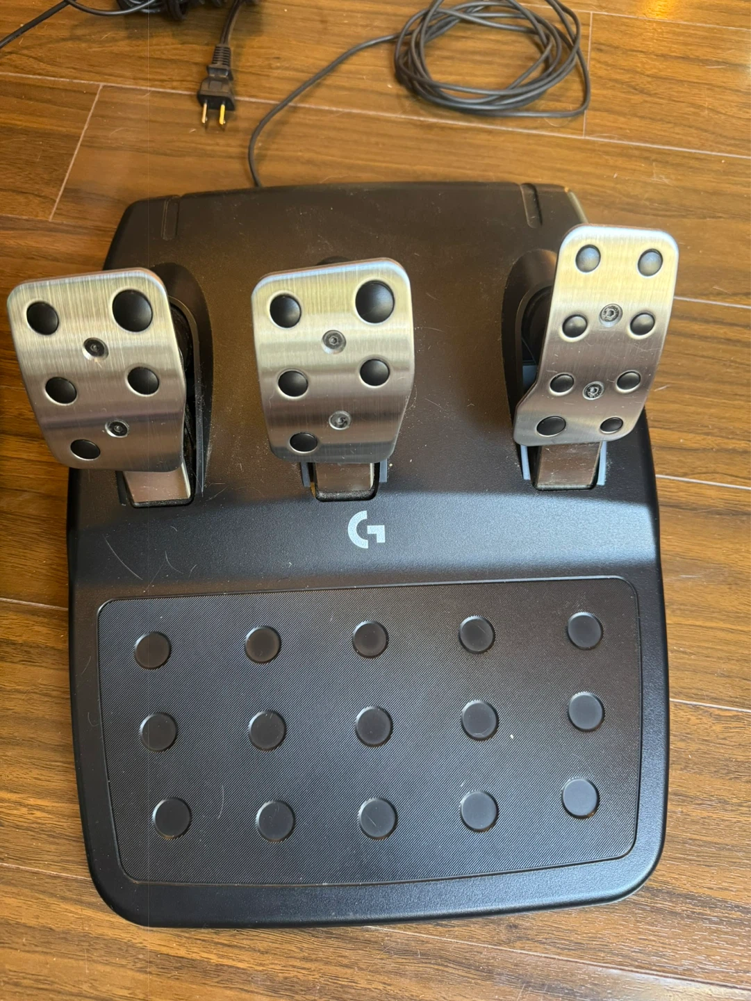 Logitech G923 Racing Wheel and Pedals - photo 3