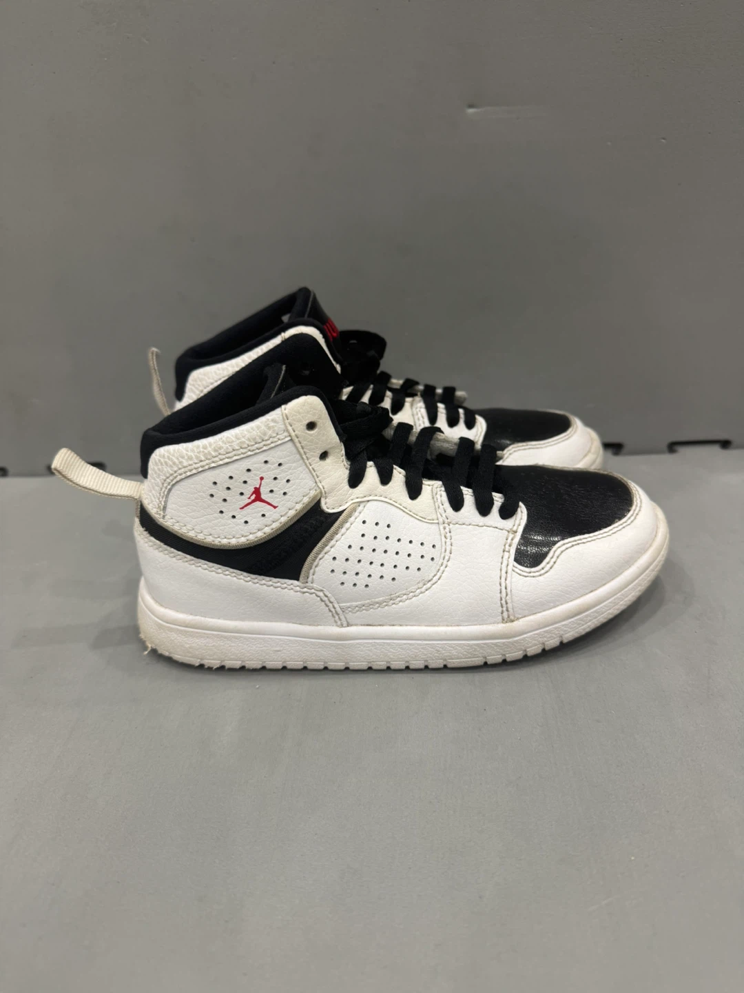 Kids’ Jordan Access High Top [Used] Size 13C - photo 2