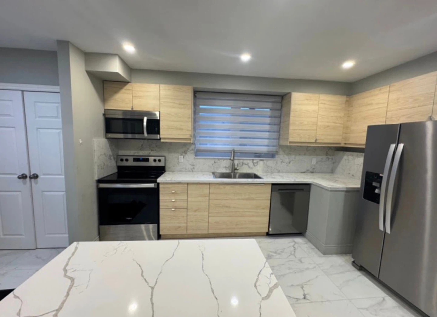 2 bedroom Apartment in north york for rent - photo 2