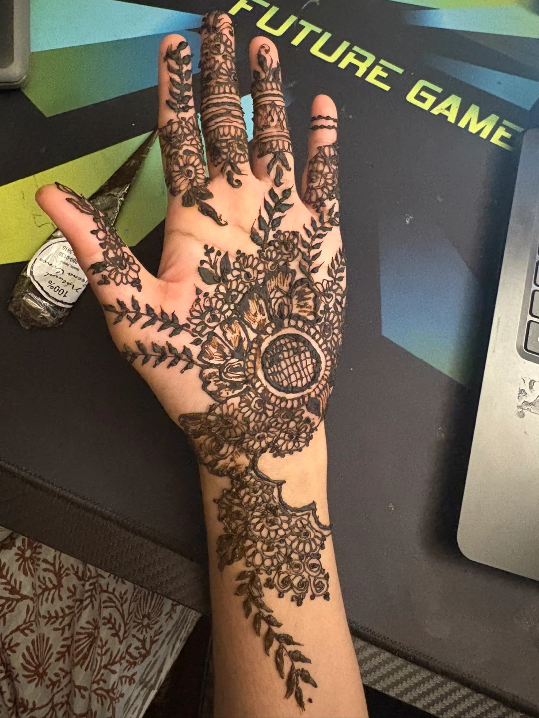 Intricate Henna Hand Tattoo Design - photo 2