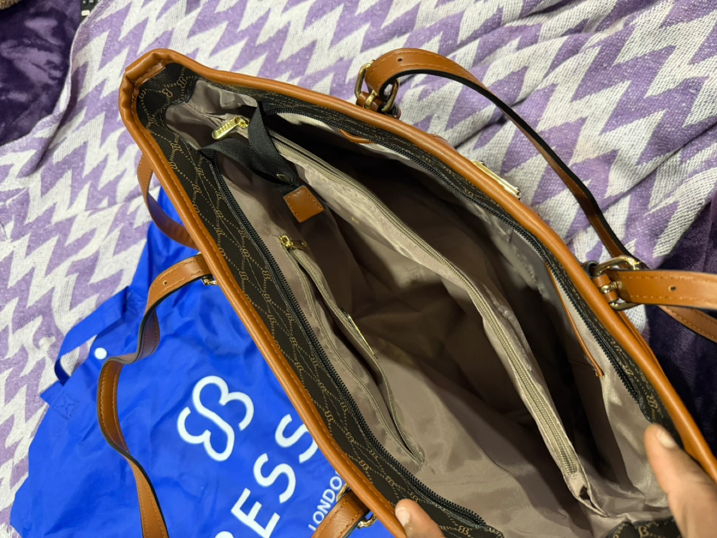 Bessie London Tote Bag - photo 2