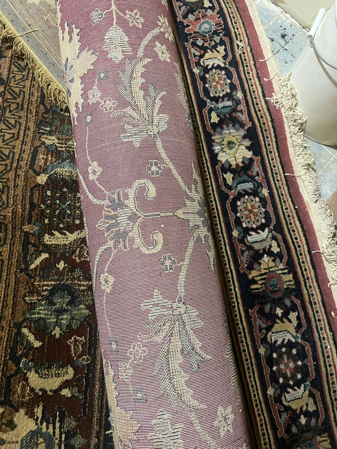 Area Rug with Traditional Pattern - photo 2