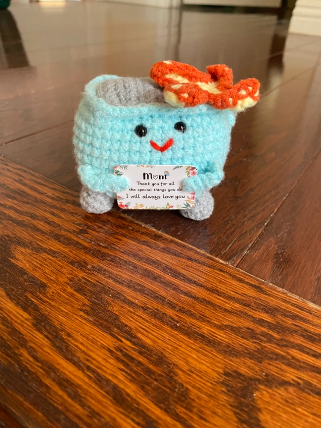 Handmade Crochet "Mom" Gift Item - photo 3