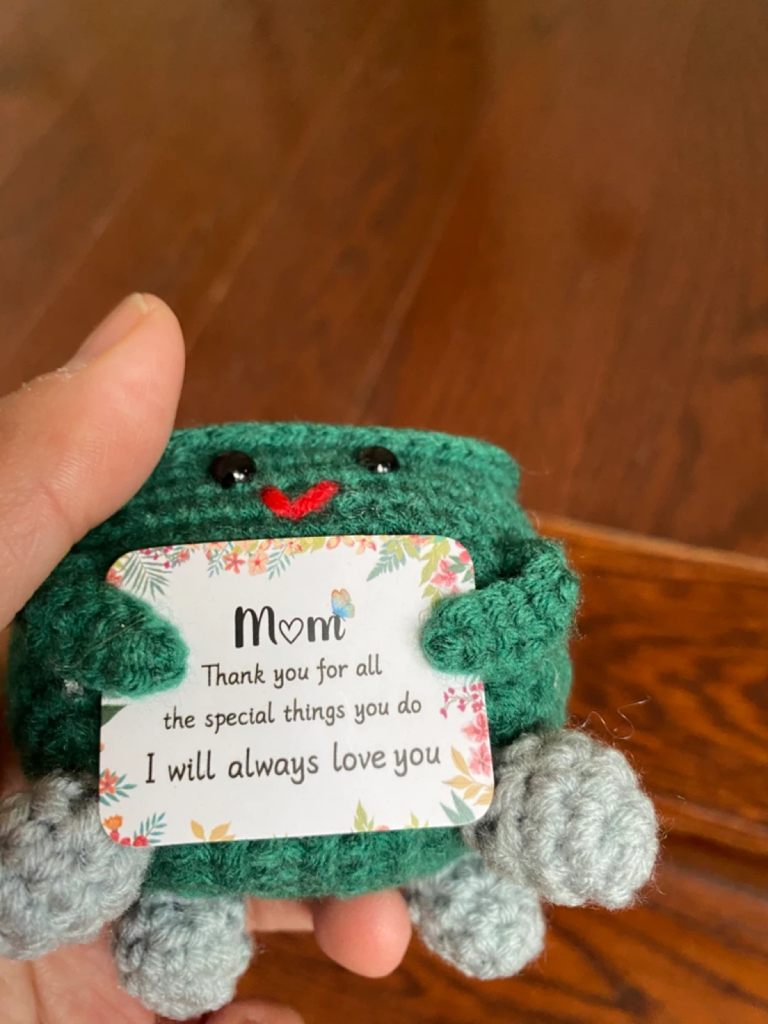 Crocheted "Mom" Gift Figurine - photo 3