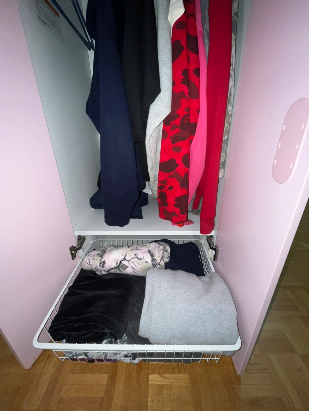 IKEA wardrobe with pink doors - photo 2