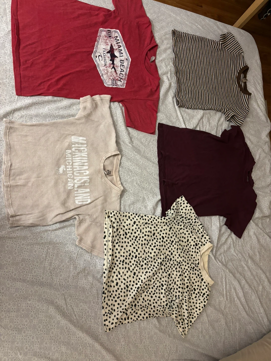 Bundle of 5 summer t-shirts