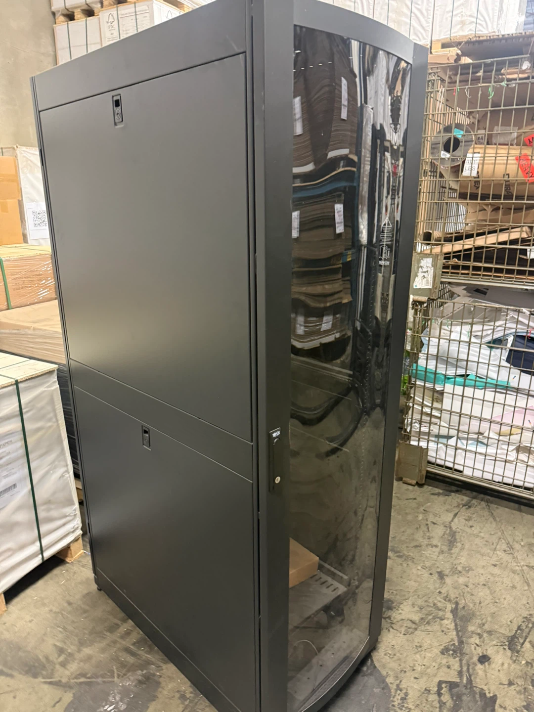 Tripp Lite 42U Server Rack Enclosure Cabinet - photo 3