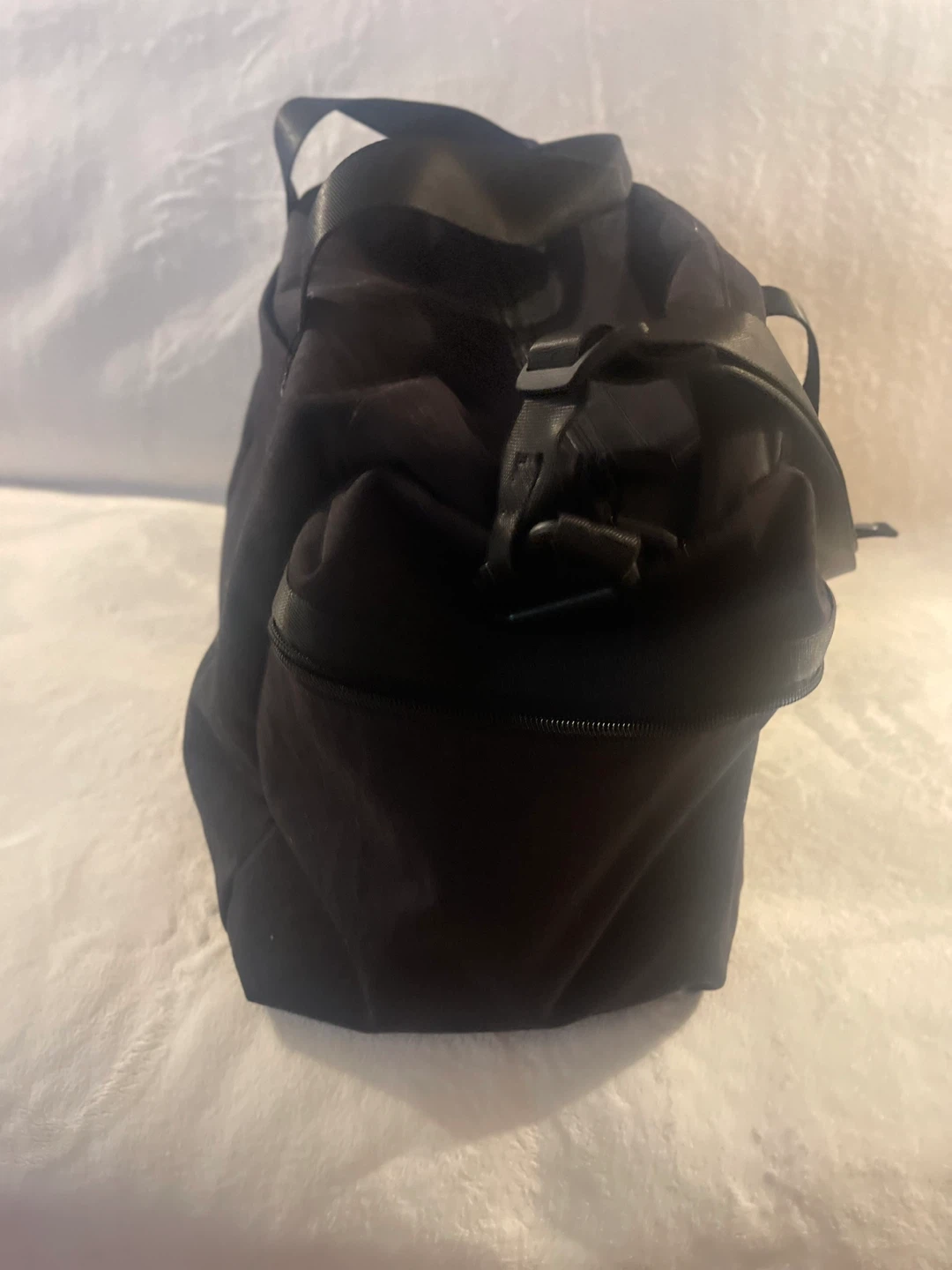 Lululemon Command the Day Duffle Bag Black - photo 4