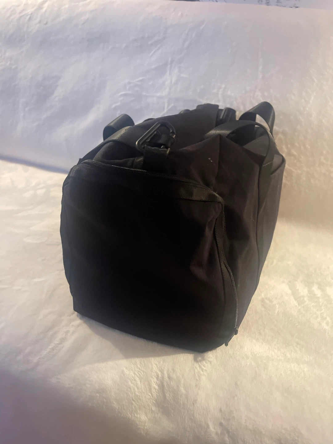 Lululemon Command the Day Duffle Bag Black - photo 5