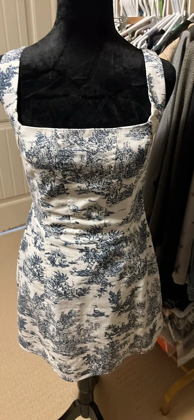 TIC TOC women's size M blue and white toile print mini dress