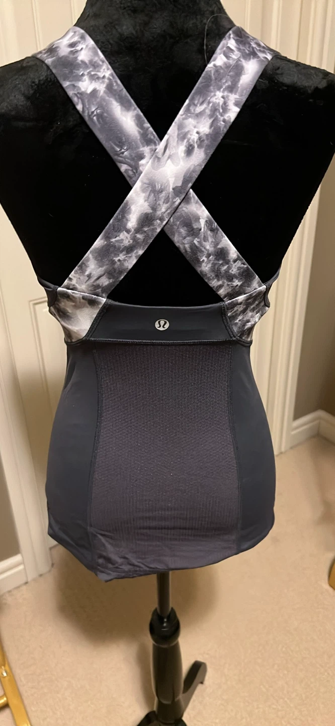 Lululemon Tank Top - photo 3