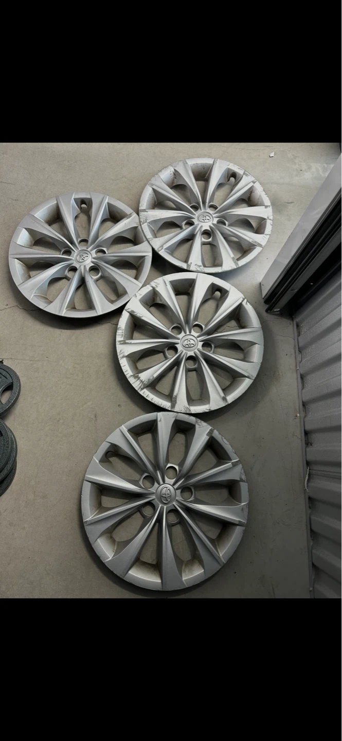 Set of 4 Toyota Hubcaps 16 inch