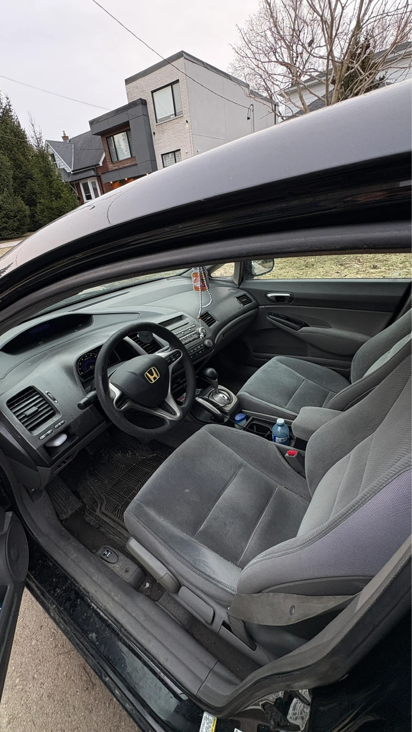 2009 Honda Civic LX Sedan • Automatic • Carfax Available - photo 3