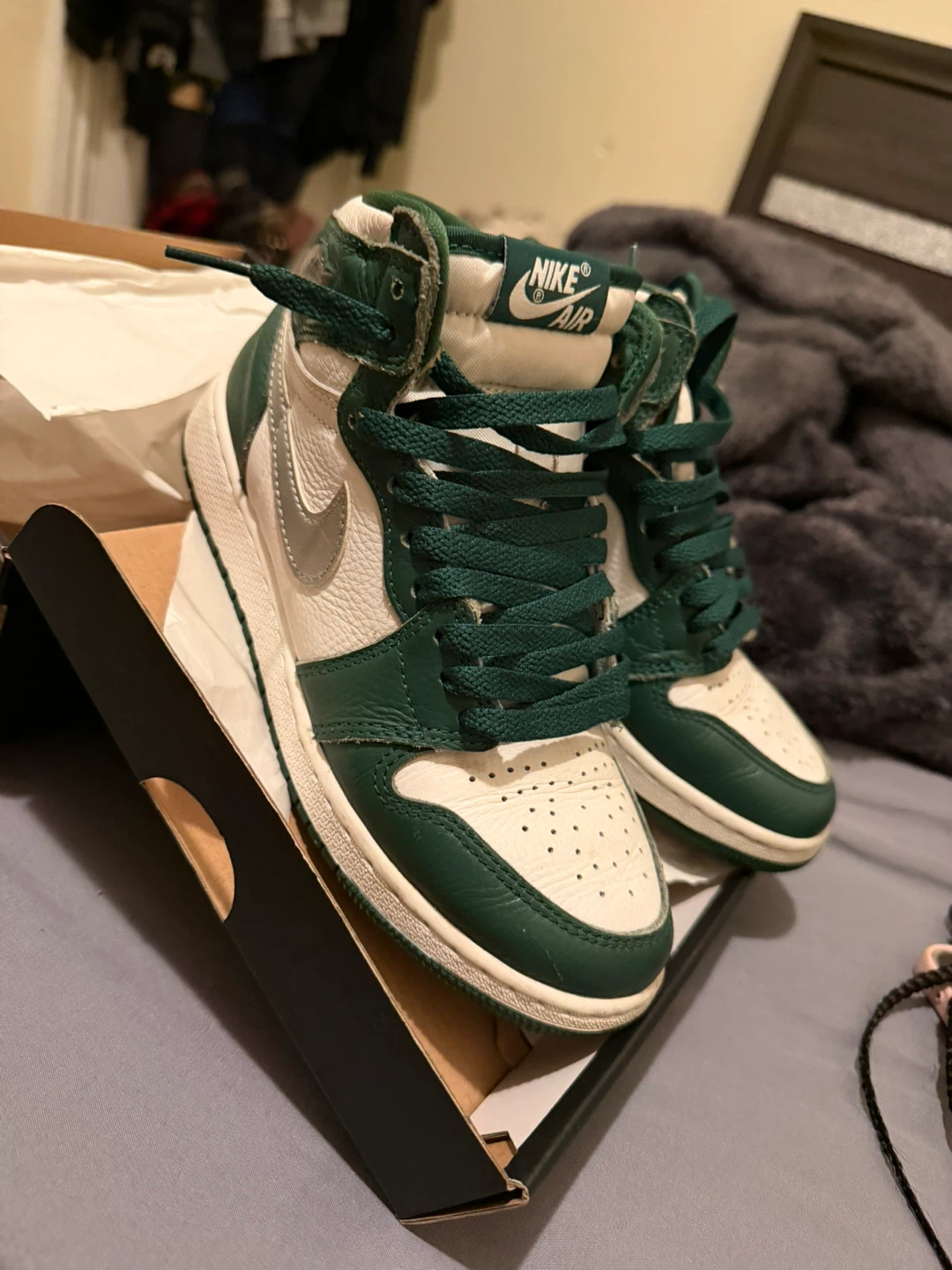 Nike Air Jordan 1 High OG "Lucky Green" Sneakers