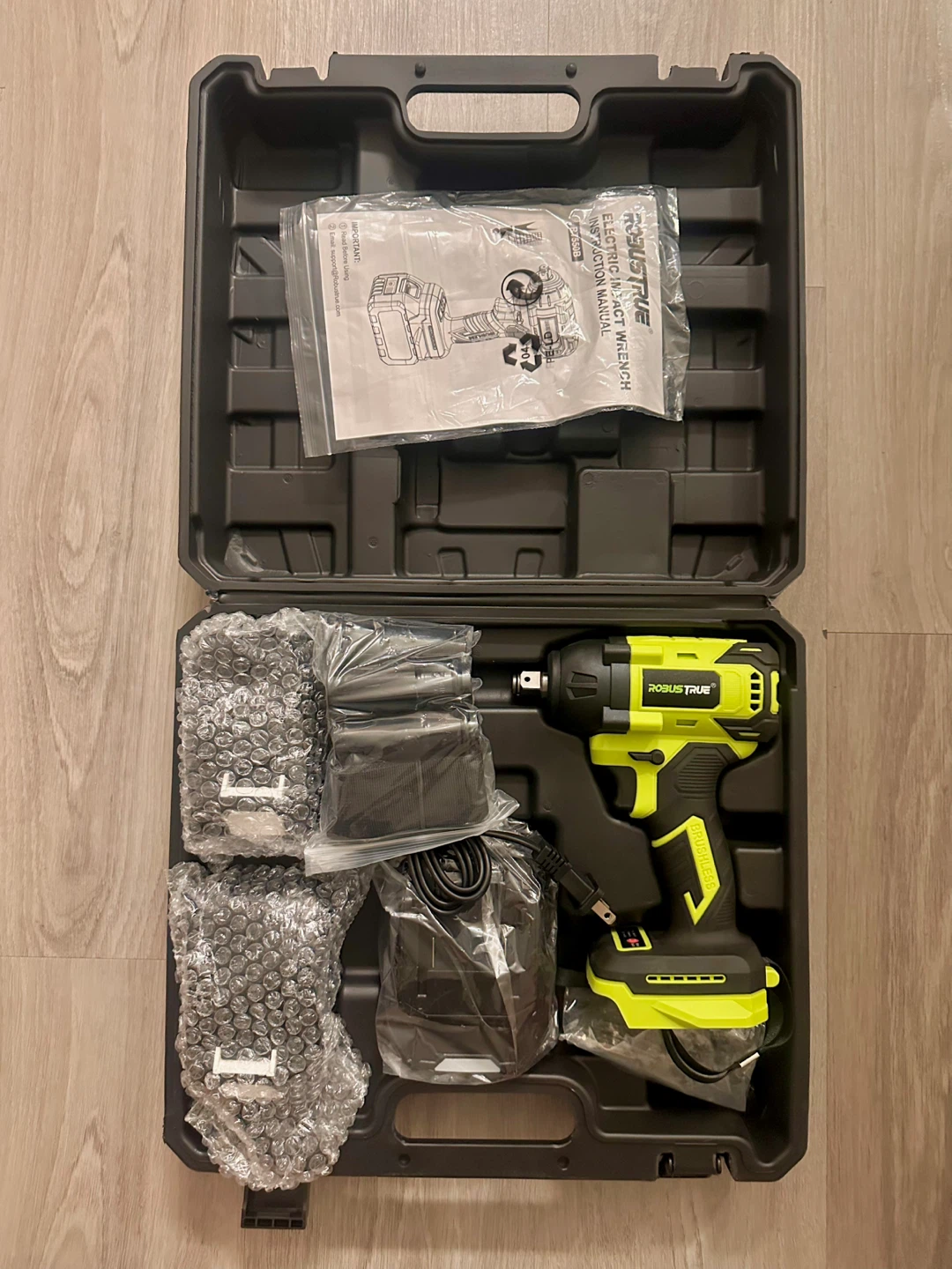 ROBUSTRUE Cordless Impact Wrench Kit (550Nm)
