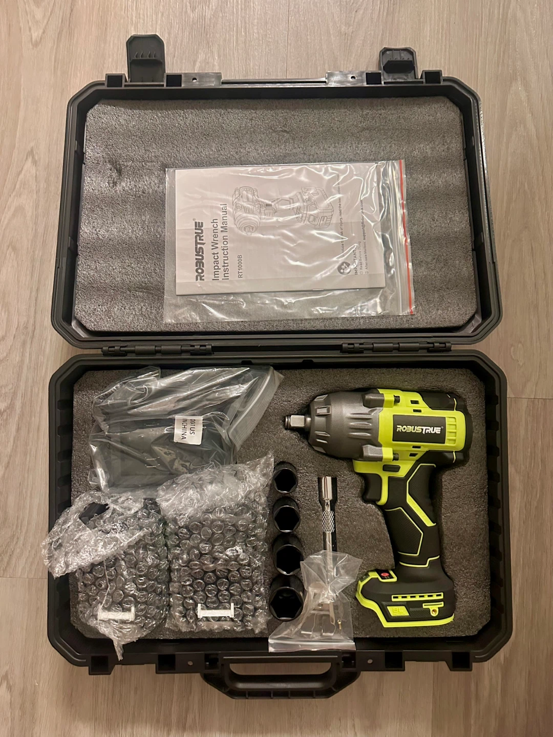 ROBUSTRUE Cordless Impact Wrench Kit (1000Nm)