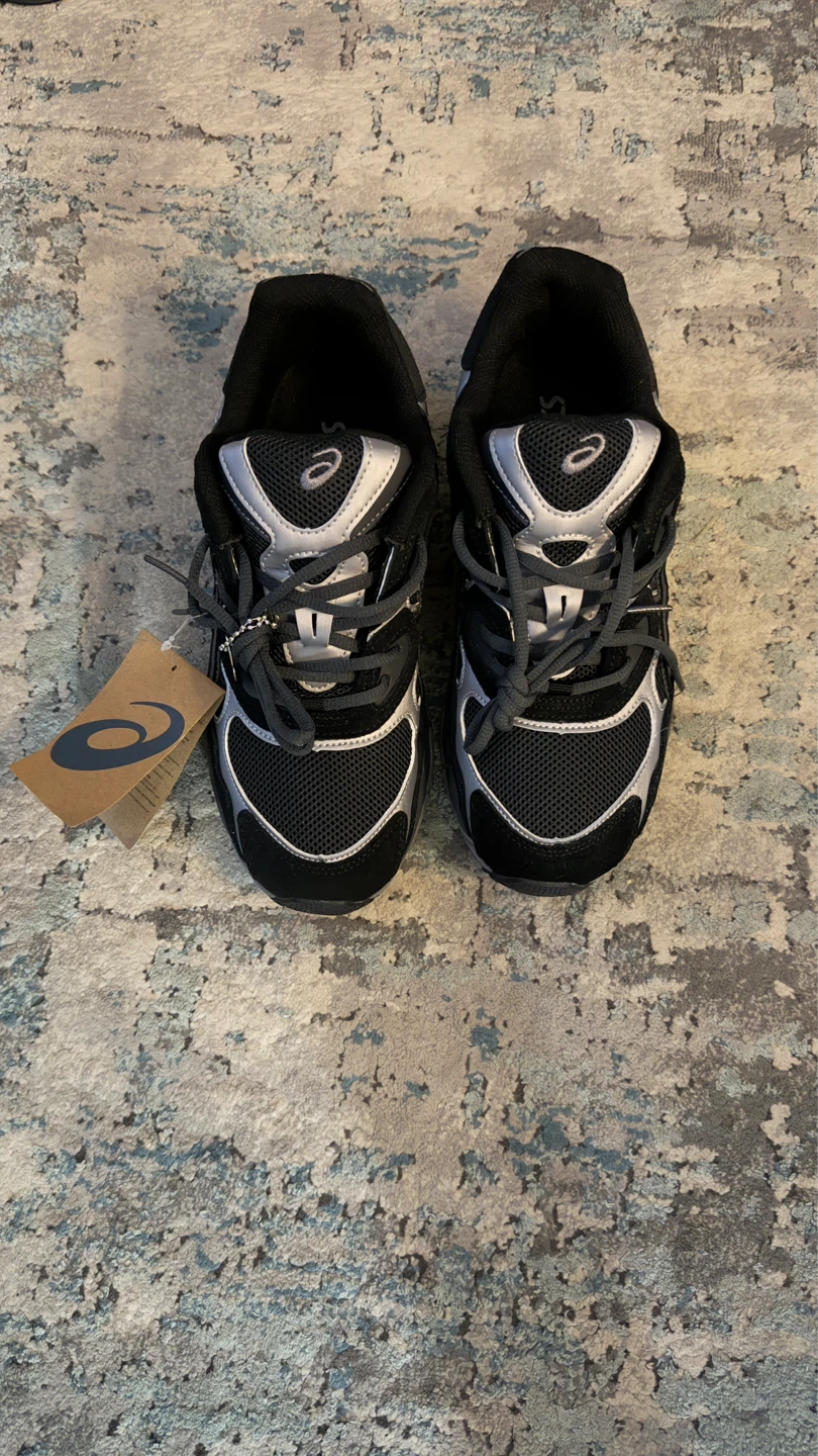ACICS GEL NYC SIZE 9 US BLACK