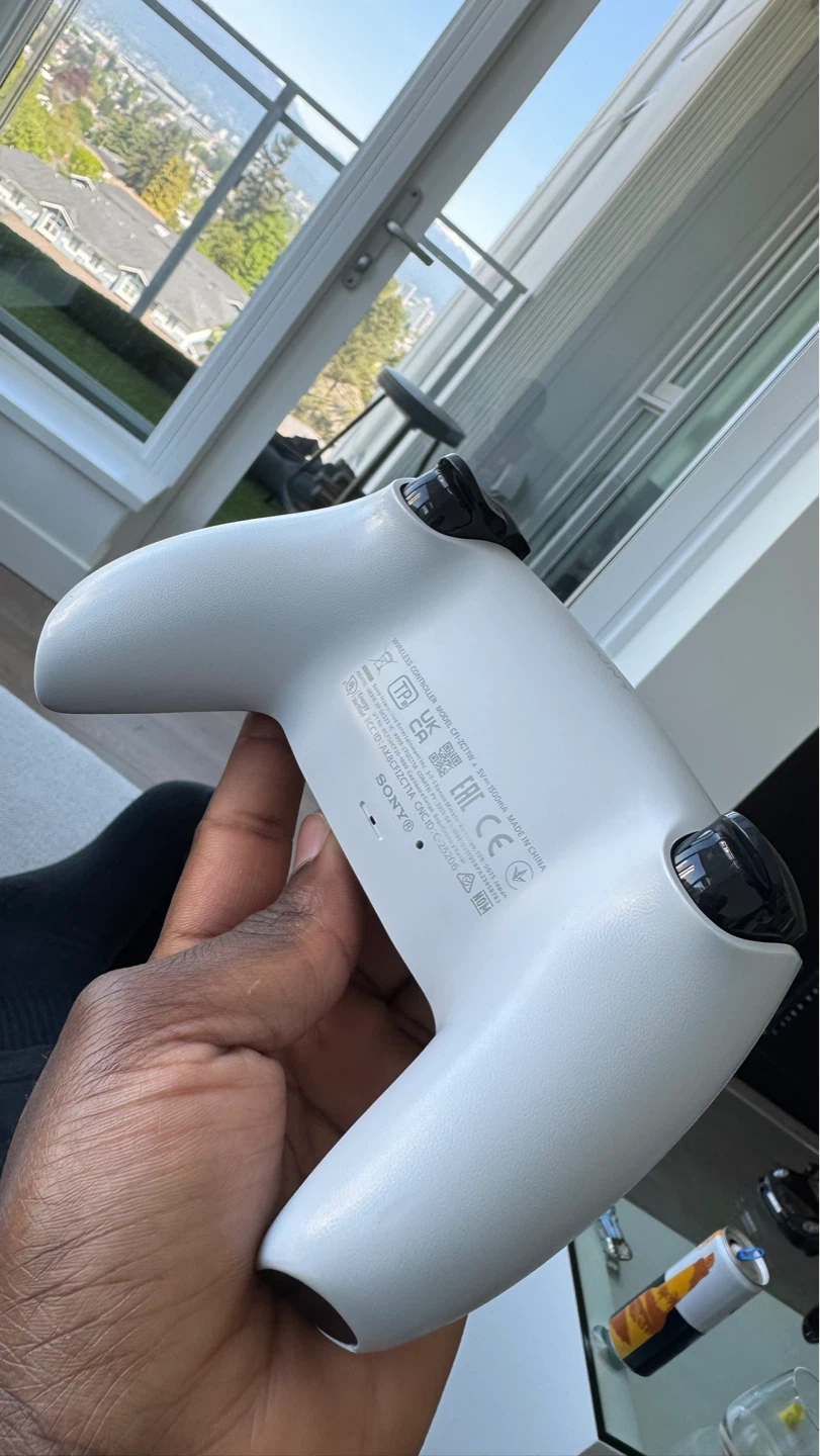 PS5 DualSense Wireless Controller - photo 3