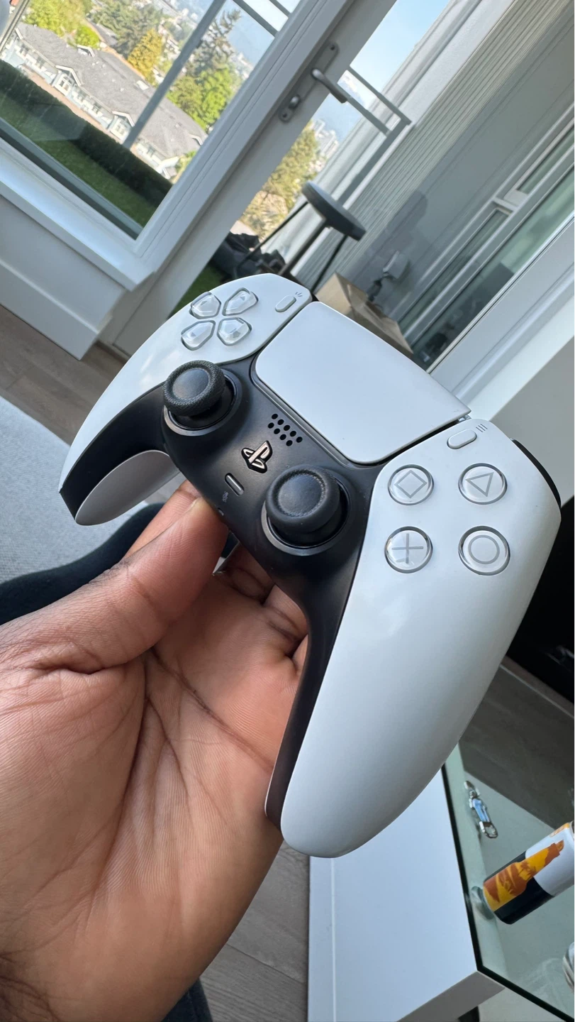PS5 DualSense Wireless Controller - photo 2