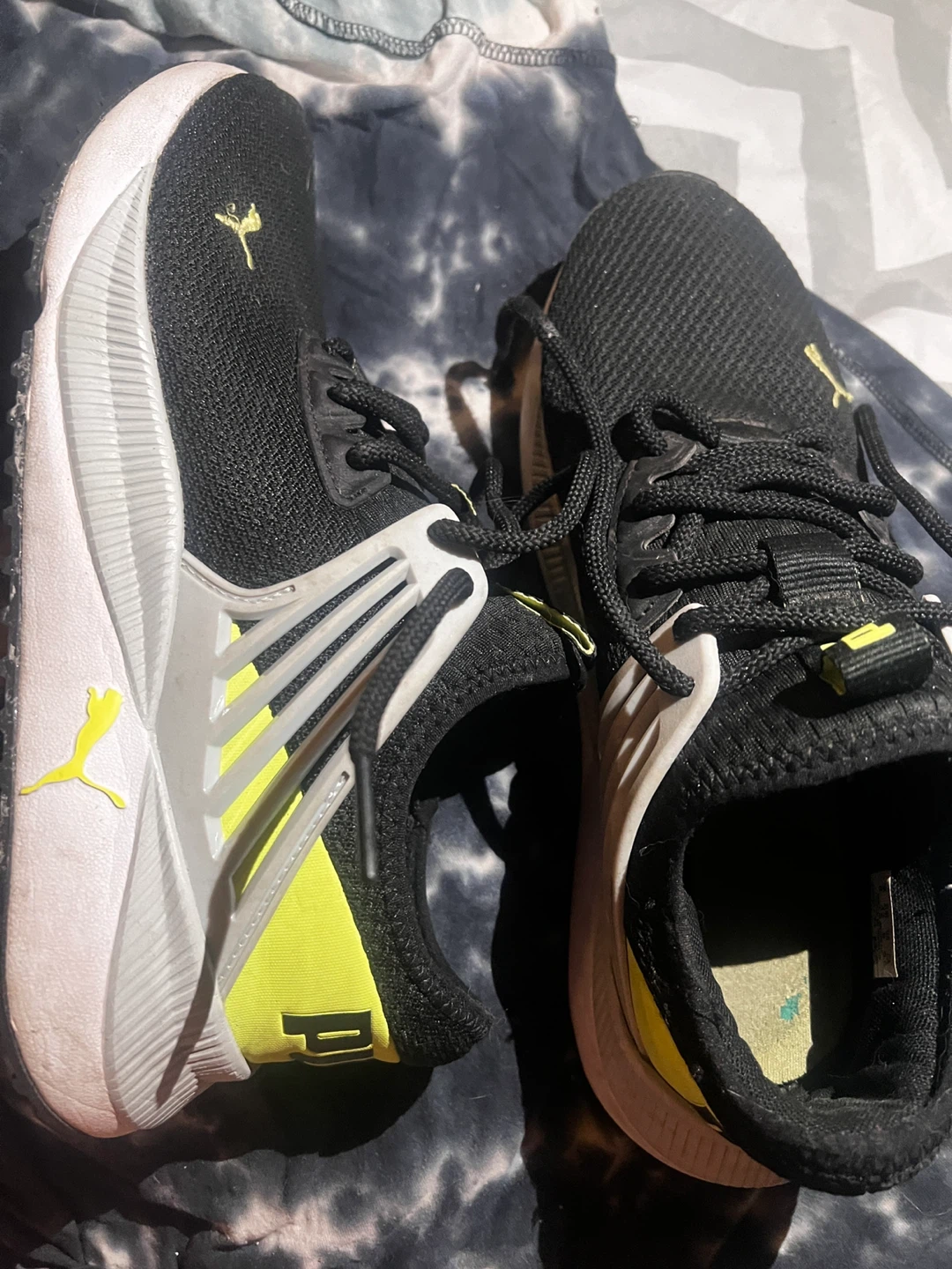 Men’s Puma Shoes Size 9. Not responding to is this available