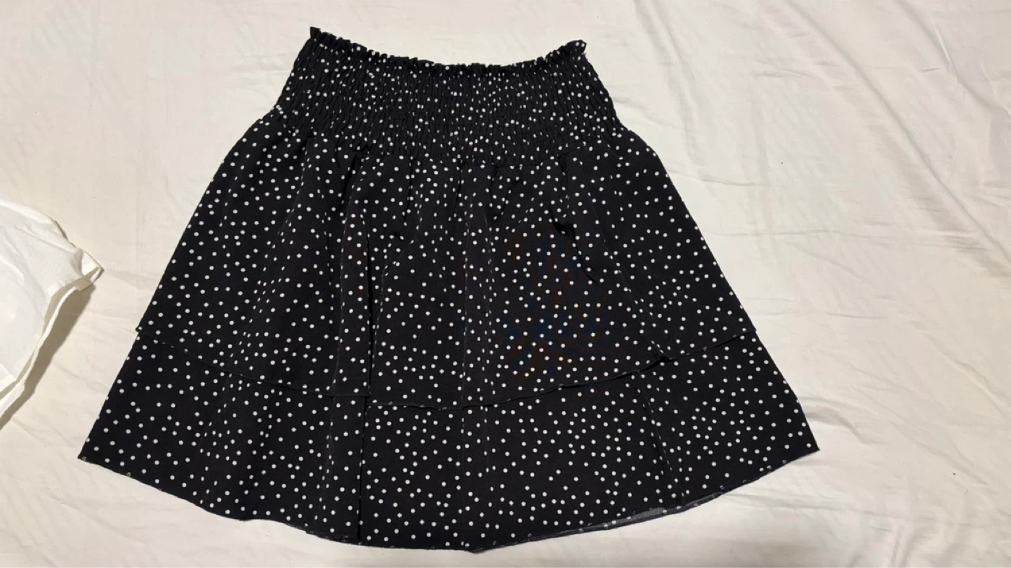 Two SHEIN Skirts: White Button-Front and Black Polka Dot - photo 2