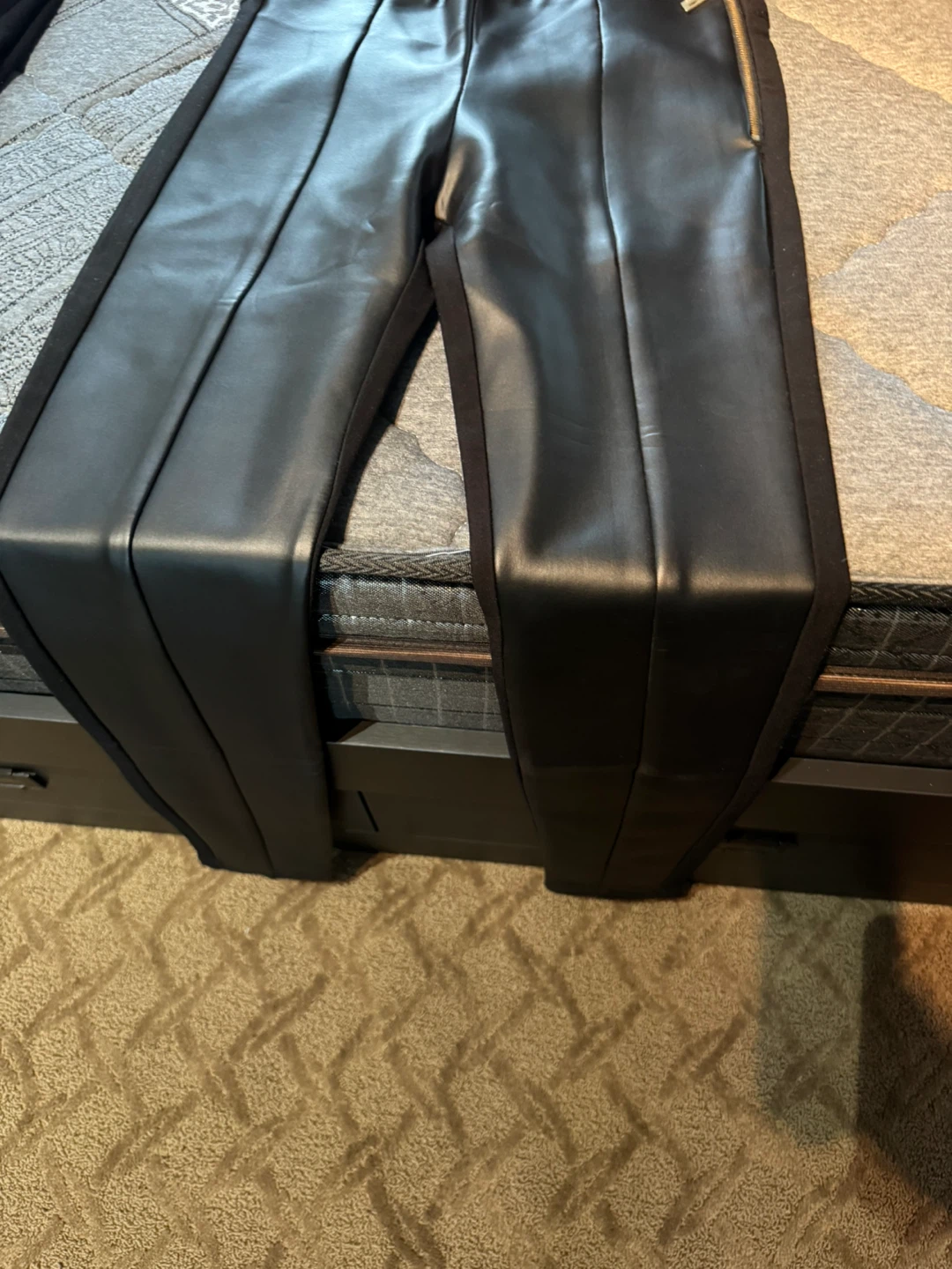 ESTENSIVO Black Faux Leather Pants with Zipper Detail