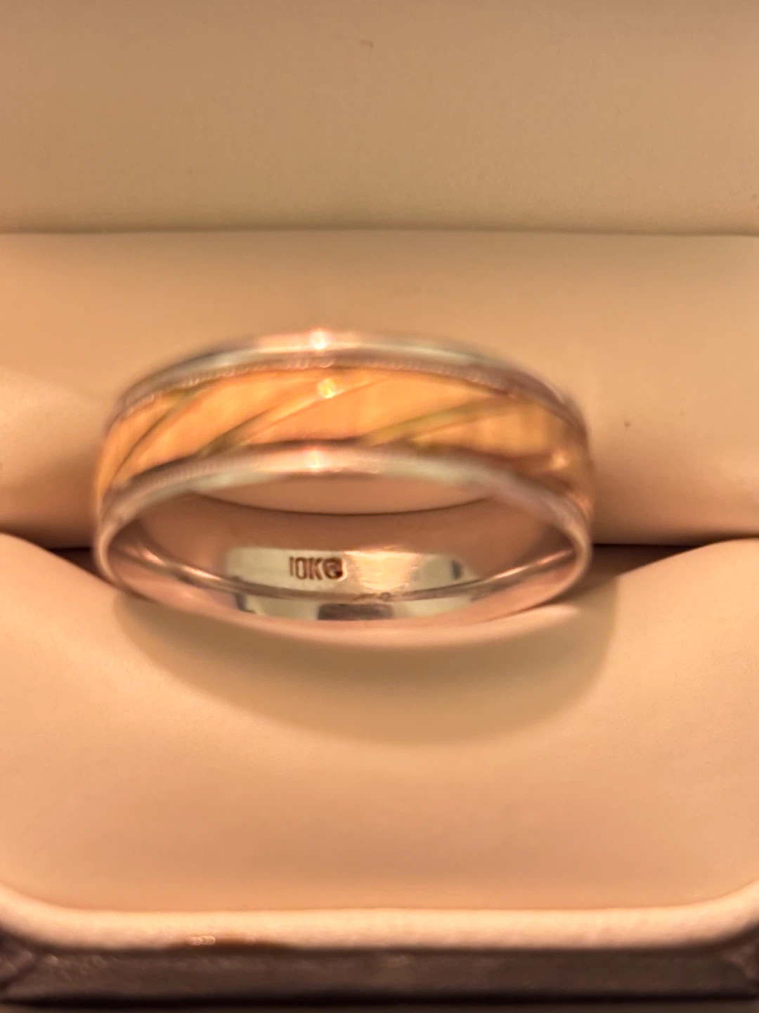 10K Two-Tone Gold Band Ring - photo 2