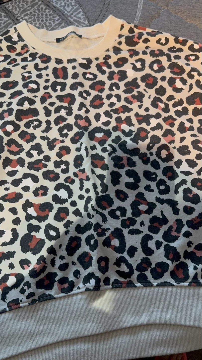 LCWCASUAL Leopard Print Crewneck Sweatshirt Size M - photo 4