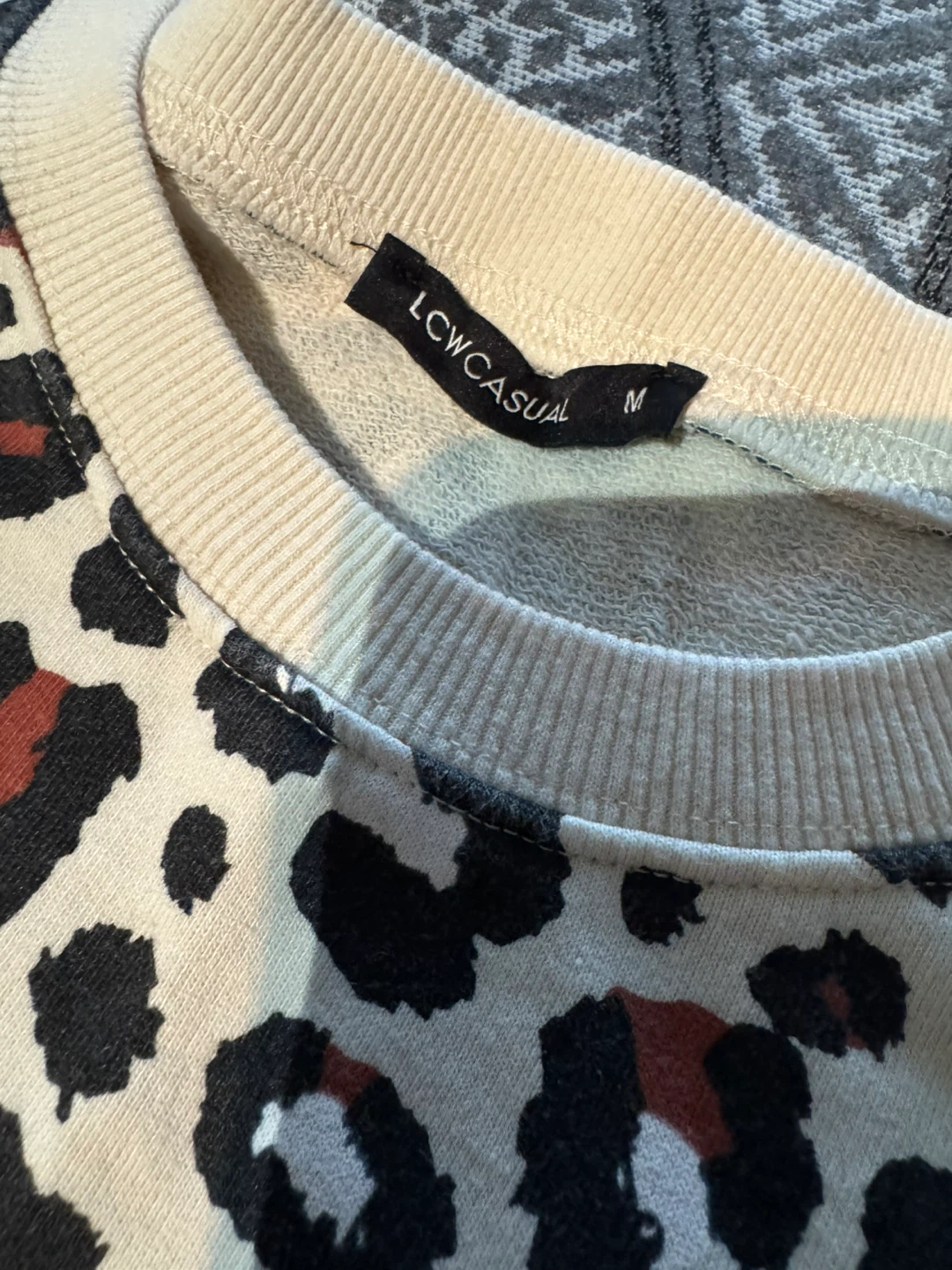LCWCASUAL Leopard Print Crewneck Sweatshirt Size M - photo 3