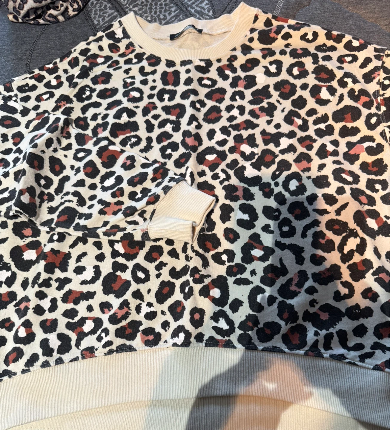 LCWCASUAL Leopard Print Crewneck Sweatshirt Size M - photo 2
