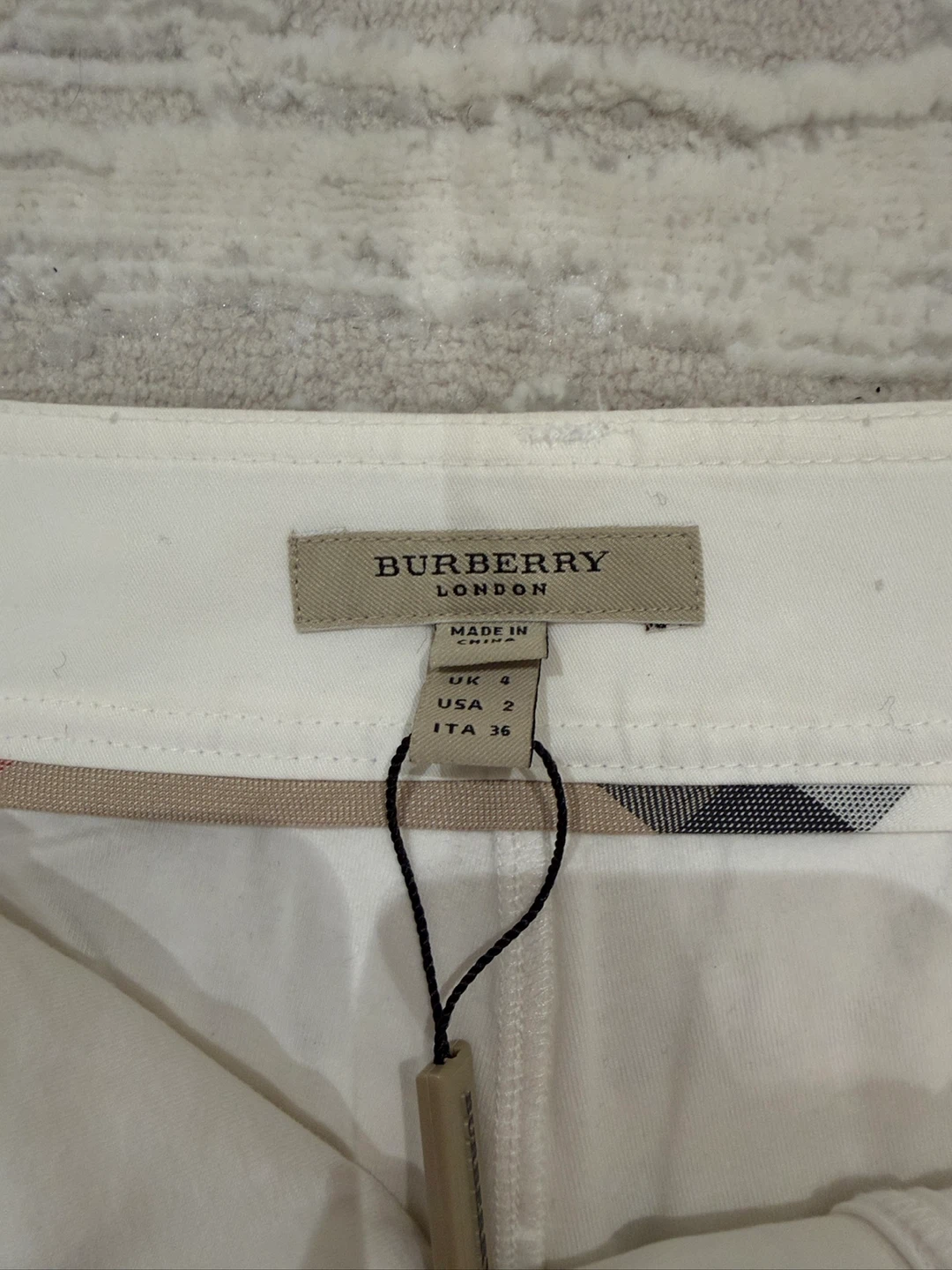 Burberry London White Skirt Size 2 USA - photo 2