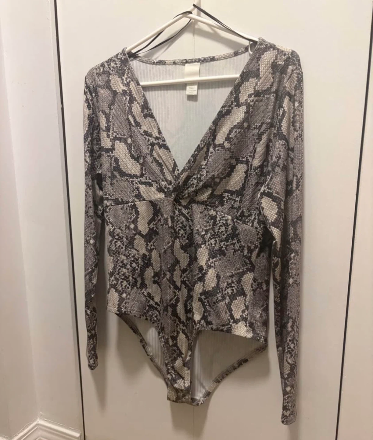 H&M Snake Print Long Sleeve Bodysuit Size Large - photo 2