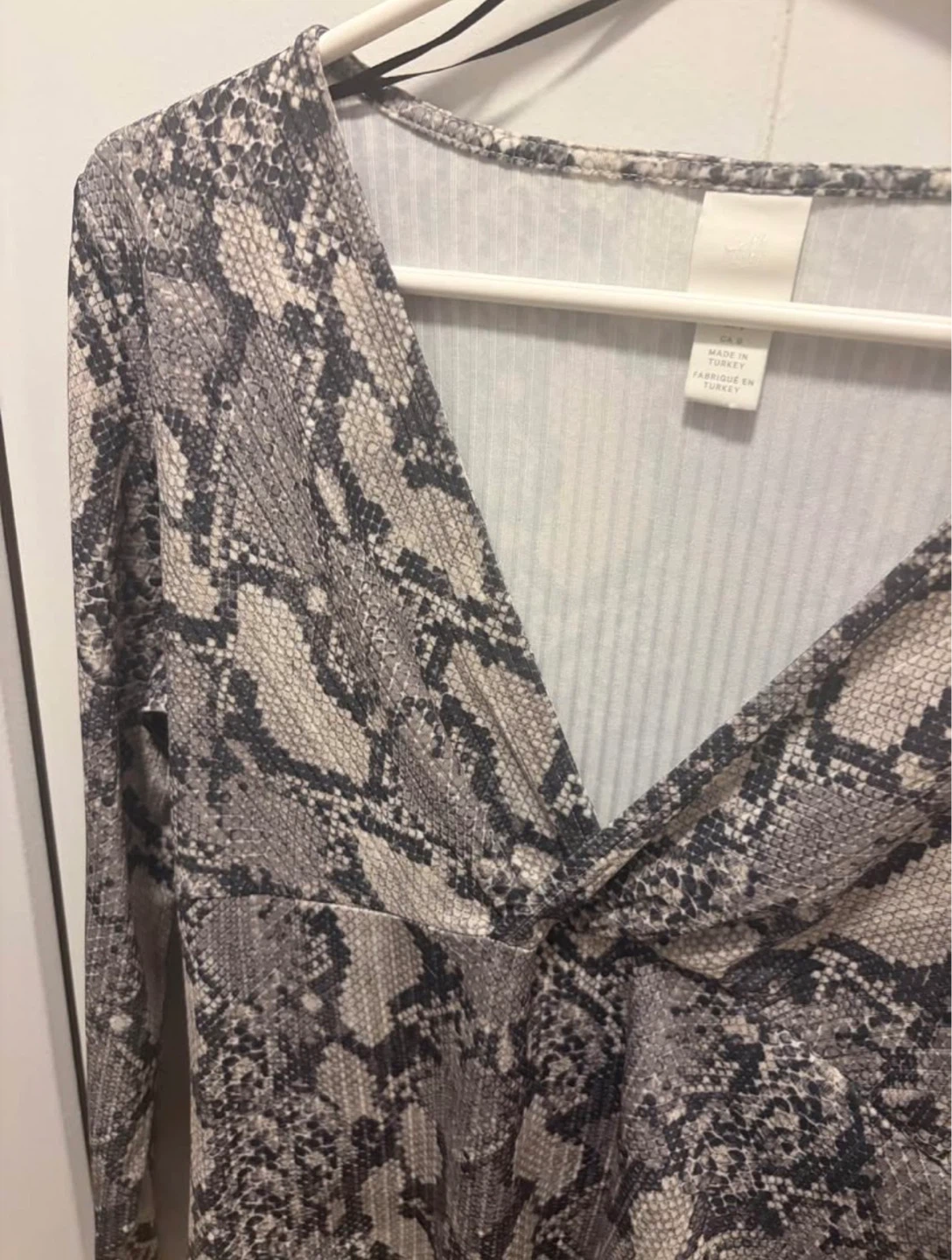 H&M Snake Print Long Sleeve Bodysuit Size Large - photo 3