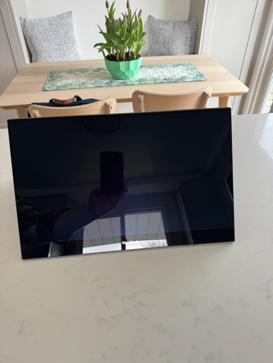 ViewSonic 4K OLED 15.6 Portable Monitor - photo 4