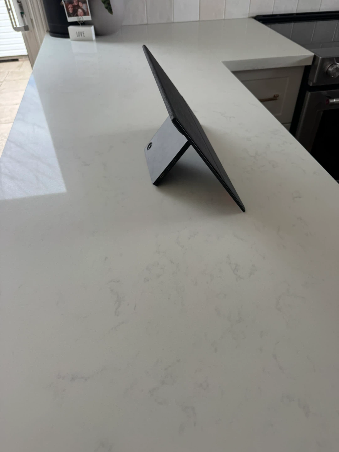 ViewSonic 4K OLED 15.6 Portable Monitor - photo 2