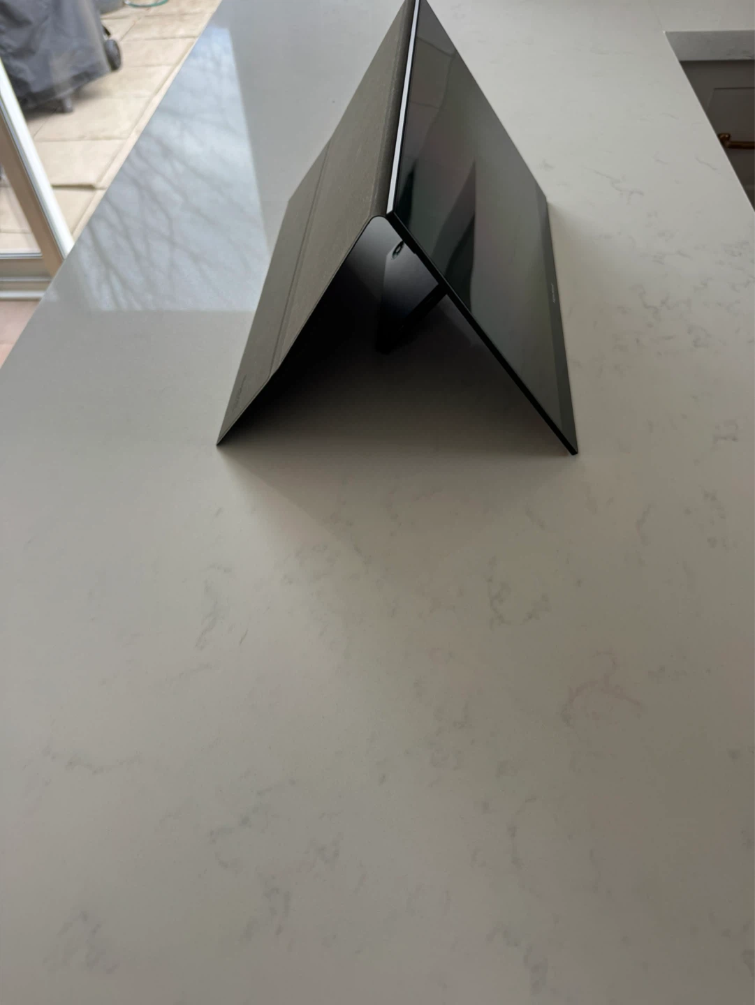 ViewSonic 4K OLED 15.6 Portable Monitor - photo 3
