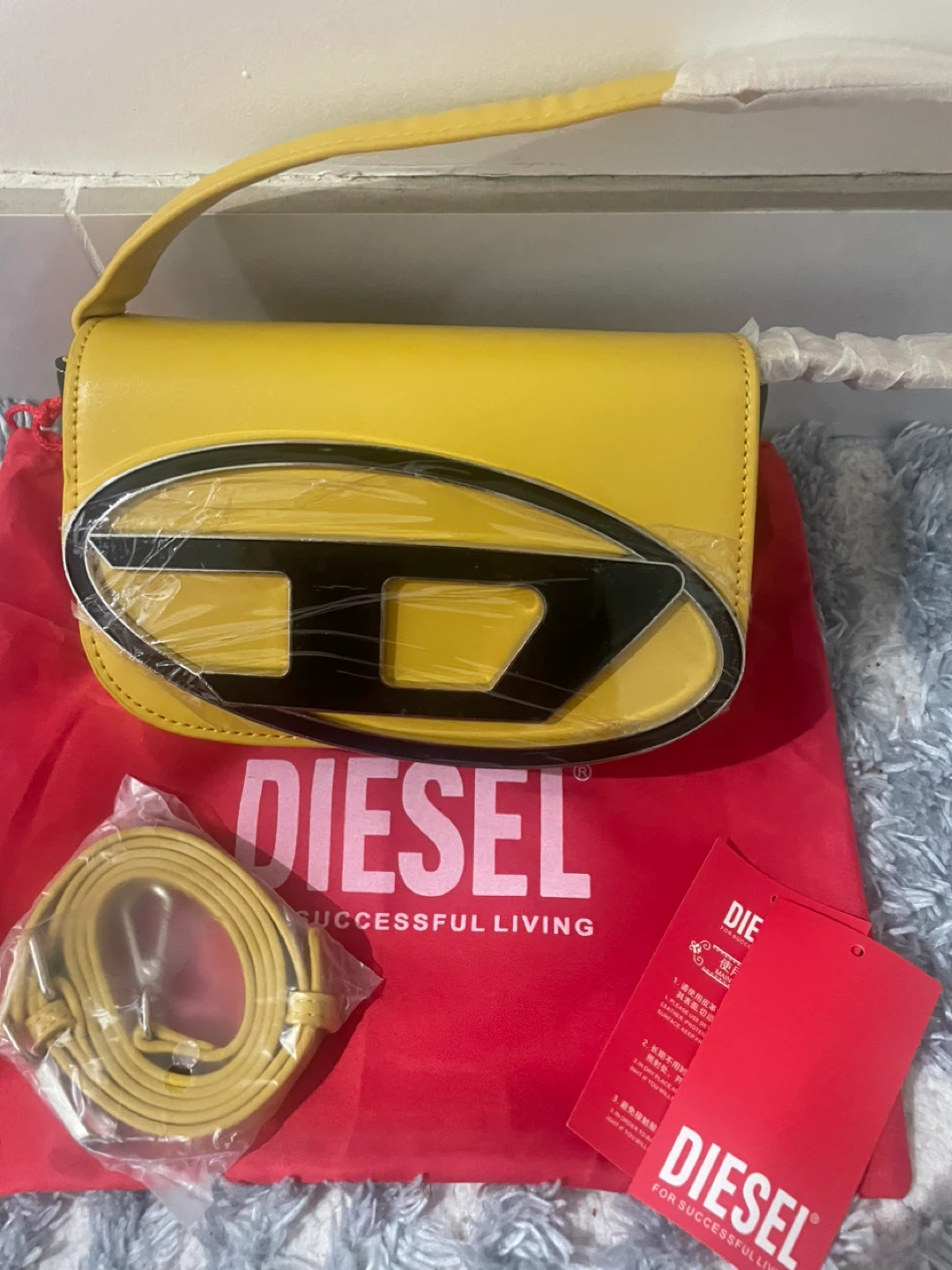 Diesel Hot “ Yellow Shoulder Bag - photo 4